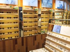 -LOOK眼镜·蔡司依视路配镜(宝山万达店)