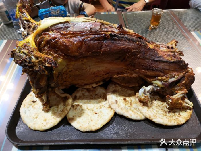 玫瑰花烤肉烤全羊图片