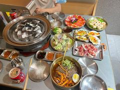 -围炉肉舍•炭烤活鳗•丹东海鲜烤肉(步行街店)