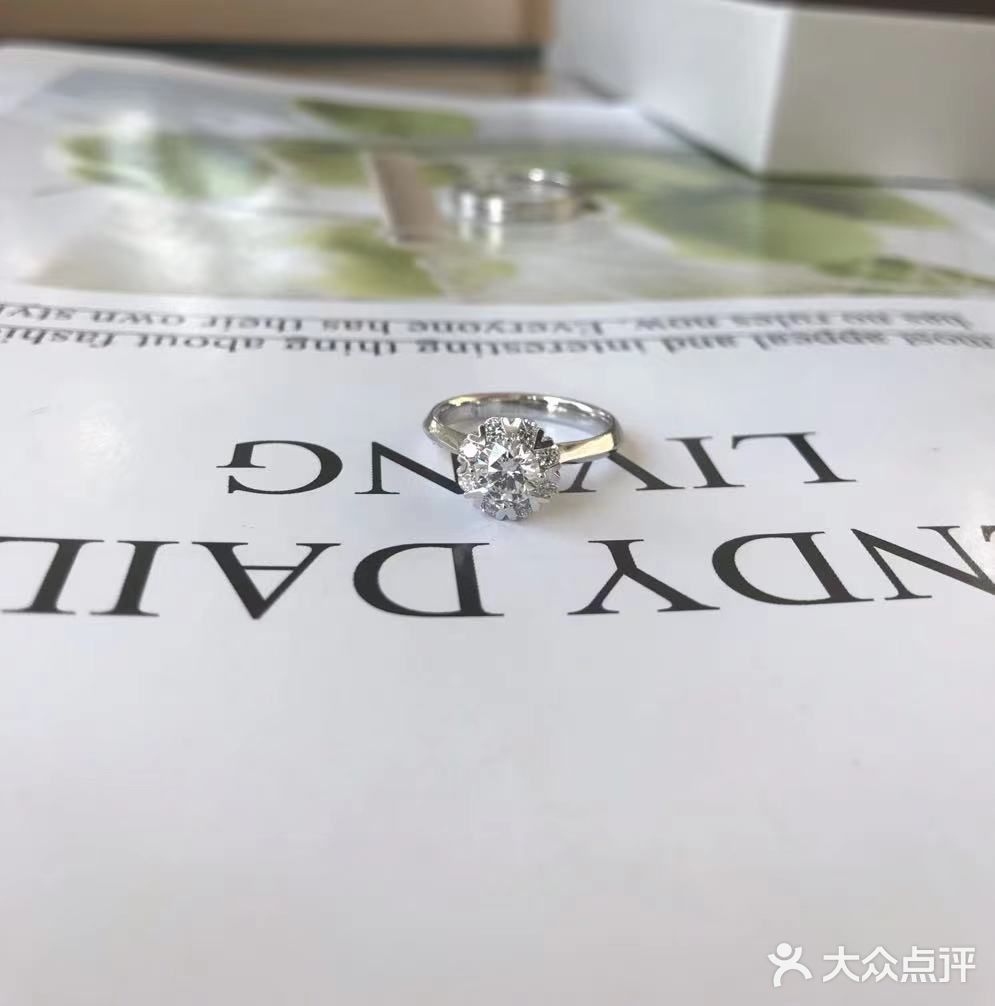 宝石印记9周年庆[礼花][礼花][礼花]婚戒定制店预约起来