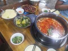 -黄利砖万峰林布依特色酸笋牛肉馆