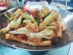 -刘姐啤酒鱼民族演艺餐厅(西街总店)