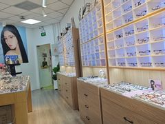 -天空之镜眼镜店蔡司依视路配镜授权零售店(望京颐堤港店)
