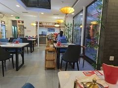 -毛辣果·贵州红酸汤牛肉火锅(西单店)
