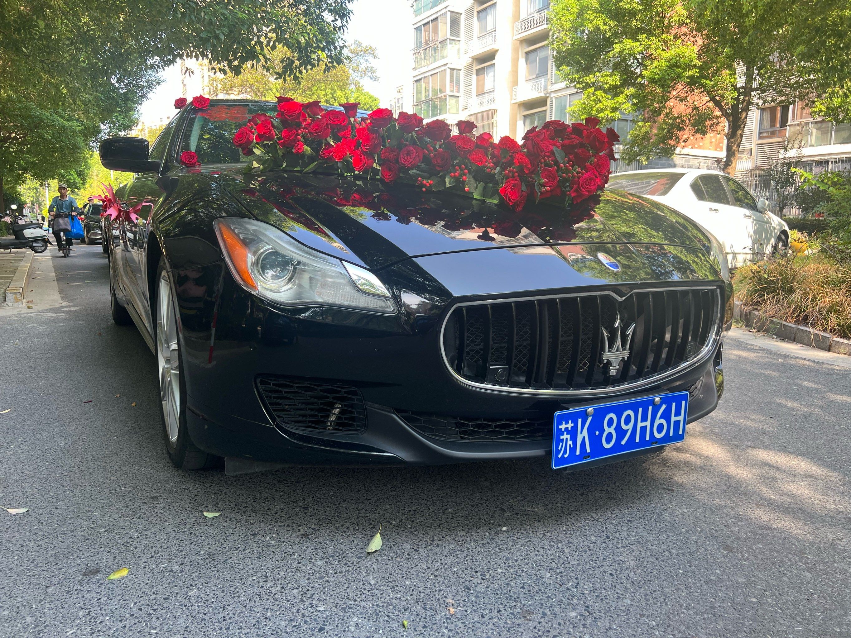 之遇婚车 玛萨拉蒂总裁77奔驰e 市区接亲