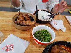 -万和春排骨砂锅米饭(新业广场店)