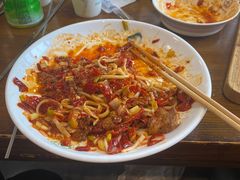 -歹歹的加个面过油肉拌面