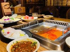 -老牌坊云南鱼豆花火锅(哈西万达店)