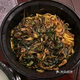 「开洋葱油拌面送蛋皮汤」炸葱焖着软了
