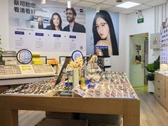 -天空之镜眼镜店蔡司依视路配镜授权零售店(望京颐堤港店)