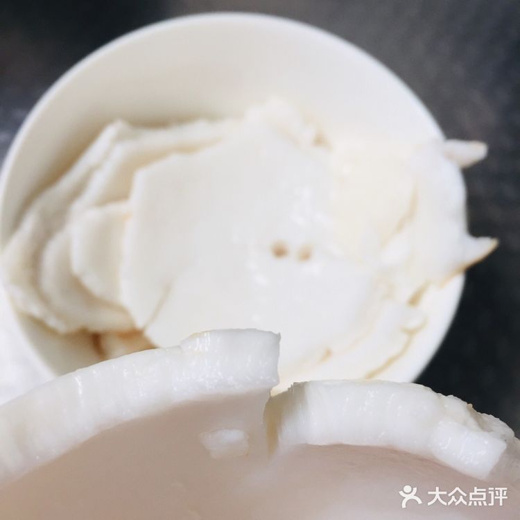 买了多次的椰子，椰子水喝完就扔了，妈妈说好浪费