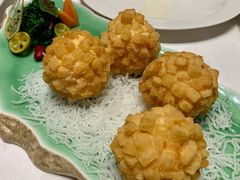 海胆灌汤石榴虾球-臻宝中餐厅·大连菜·海鲜·融合菜(大连一方城堡豪华精选酒店)