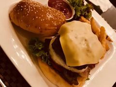 -上海滴水湖皇冠假日酒店