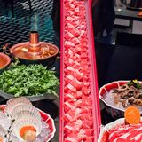 苏州太卷了!吃涮羊肉还安排京剧表演