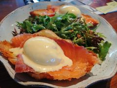 熏三文鱼班尼迪克蛋-ROAST coffee & eatery