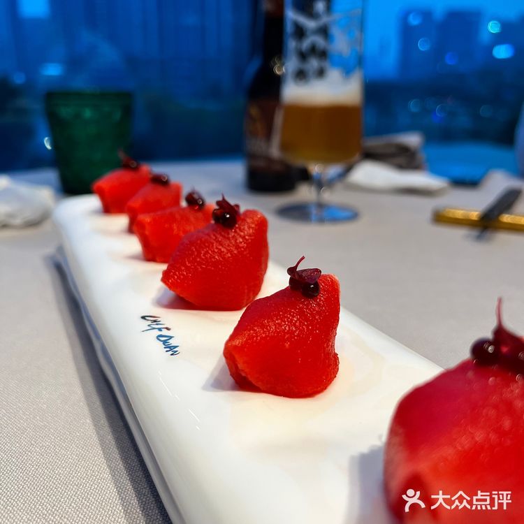 拜托‼️都去吃这个鱼子酱烤鸭呀,人间值得