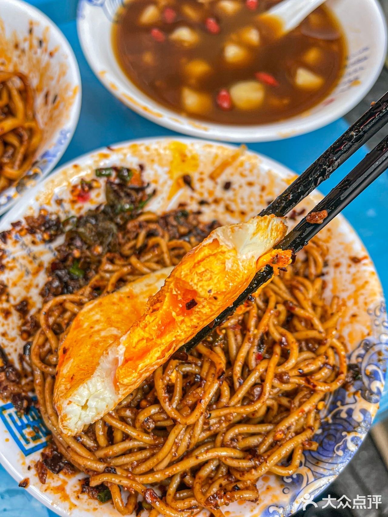 重庆巷子里的板凳担担面🔥每天卖出500碗！