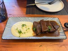 烩牛舌配土豆泥和红酒汁-帕歌西班牙餐厅paco tapas
