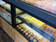 面包甜点陈列柜-鲍师傅糕点(江苏路店)