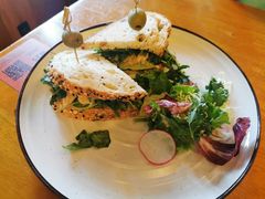 香草鸡肉牛油果三明治-COMMUNE幻师(五角场店)