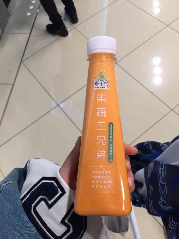 打分 很好 不错 冻酸奶冰淇淋很好吃 给的水果量也很多.