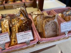 -红宝石·鲜奶小方·海派西点房(南丹店)