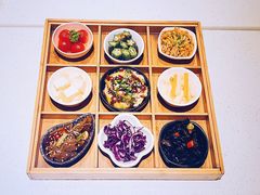 九宫格玲珑前菜-新仙清汤牛腩(铜锣湾店)