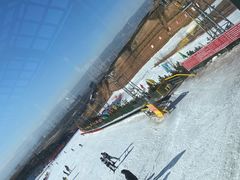 -采薇庄园四季滑雪场