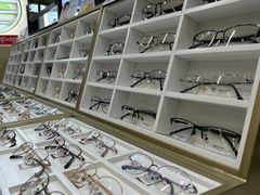 -美式眼镜·授权蔡司.依视路.尼康.豪雅.明月(南翔印象城店)