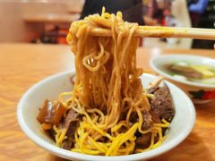 -松树干拌面店