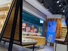 -LOOK眼镜·蔡司依视路配镜(宝山万达店)