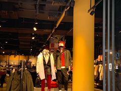 -阿迪达斯(百联徐汇商业广场运动旗舰店)