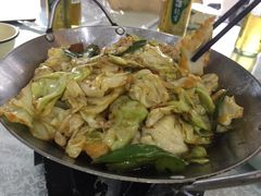 干锅包心菜-新天明砂锅鱼头煲