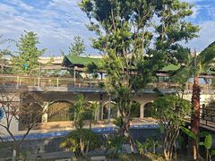 -茅草房·河畔园林火锅