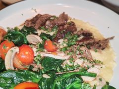 香煎牛菲力和红酒烩牛肉土豆泥-Wagas沃歌斯(富力广场店)