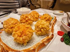 海胆灌汤石榴虾球-臻宝中餐厅·大连菜·海鲜·融合菜(大连一方城堡豪华精选酒店)