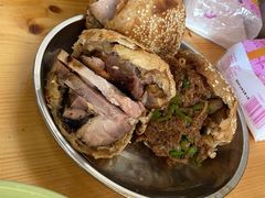 烧饼夹肘子肉-昌顺马记小吃店(昌盛园店)