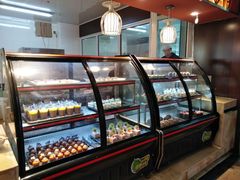 面包甜点陈列柜-火焰山自助烧烤涮石板烤肉(新华大街店)