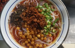 High Soup Broad Noodles with Peas and Pork
