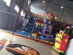 -嘿哟动霸CHUA·新潮玩运动娱乐中心·蹦床滑冰团建乐园