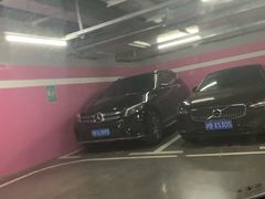 -白玉兰广场停车场