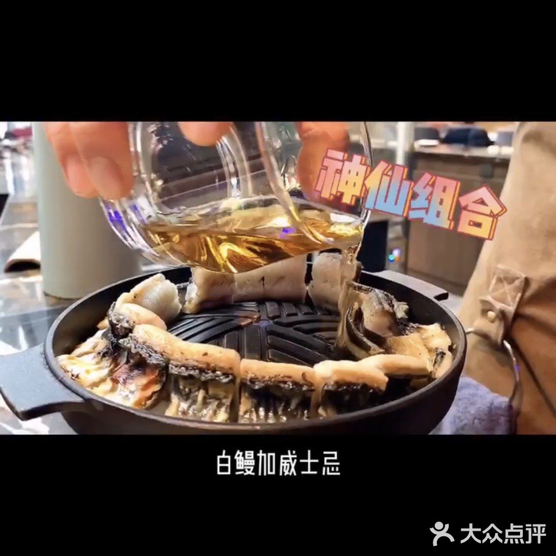 潜入小帅哥的家，让他做饭给你吃！