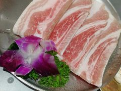 -围炉肉舍•炭烤活鳗•丹东海鲜烤肉(步行街店)