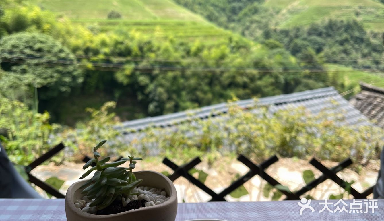 饮住香浓噶咖啡，食下地道噶桂林米粉真系爽爆