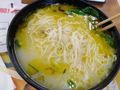 酸菜肉丝面-姑娘手·陕西手工面·肉夹馍(象峰店)
