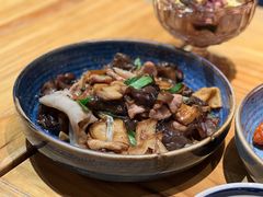 杏鲍菇竹耳爽肉片-十三式重庆江湖菜(金茂览秀城店)