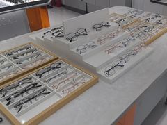 -光明眼镜·蔡司授权(徐泾店)