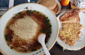 Chicken Broth Pork Cutlet with Pickled Mustard Greens Noodles