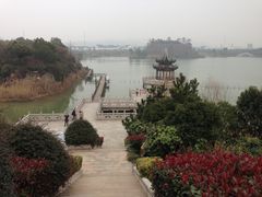 大门前的景象-穹窿山景区