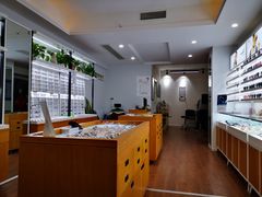 -视野联行眼镜•蔡司•依视路(温江店)